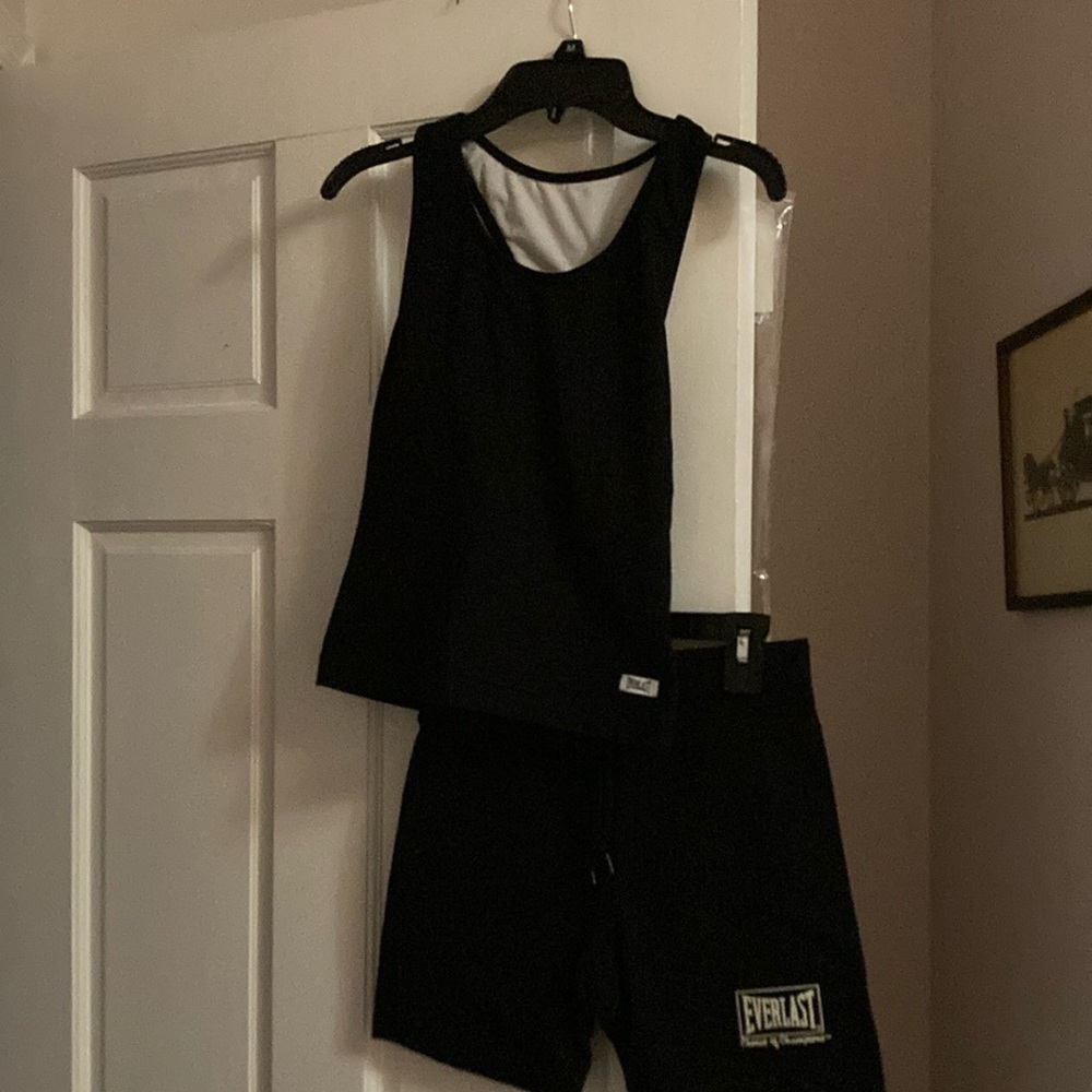 Everlast two-piece exercise top and shorts